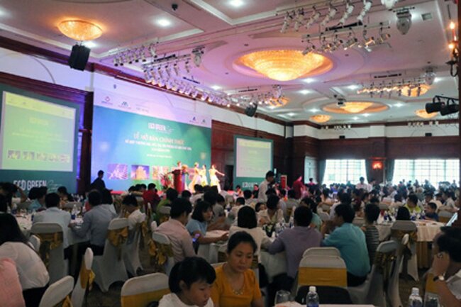 Đông đảo khách hàng đã tham gia buổi mở bán căn hộ Eco Green City